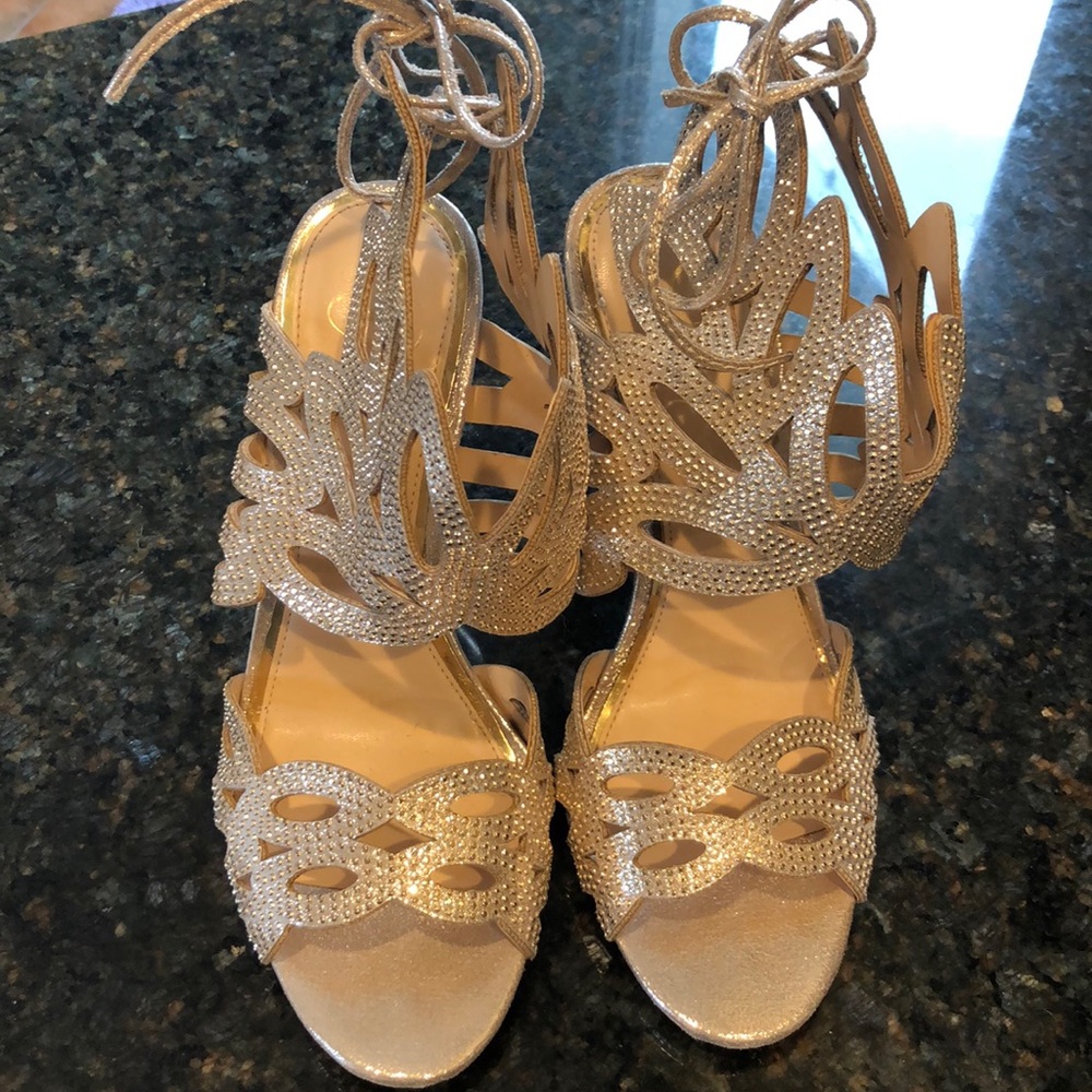 Dressy heals